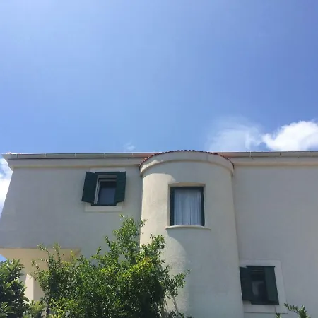 Lapis Vis Villa